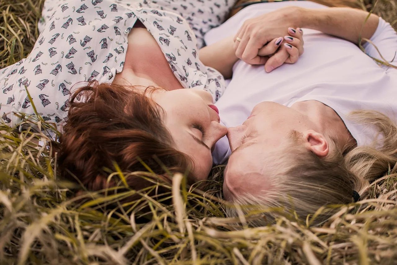 love, pair, two, love story, lovers, happiness, young, people, relationship, hands, love, love, love, love, love, love story, love story, lovers, relationship. Current couples history: how to write dated status lines